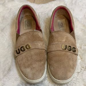 Ugg slip on’s size 8